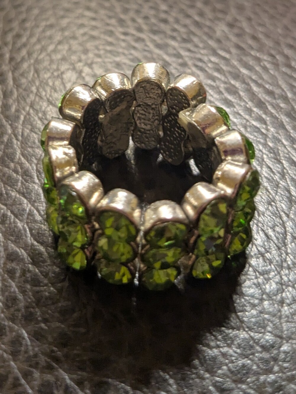 Vintage 80s 90s Triple Row Emerald Green Rhinestone Crystal Stretch Ring - Picture 13 of 14